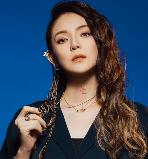 女星自曝產後被日本老公提離婚,不禁崩潰大哭,覺得對不起兒子