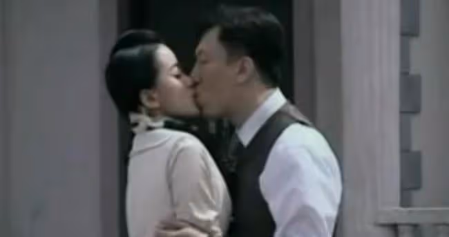 媽媽去世第二年,爸爸戀愛了,我拍了她和姦夫的視頻拿給爸爸看