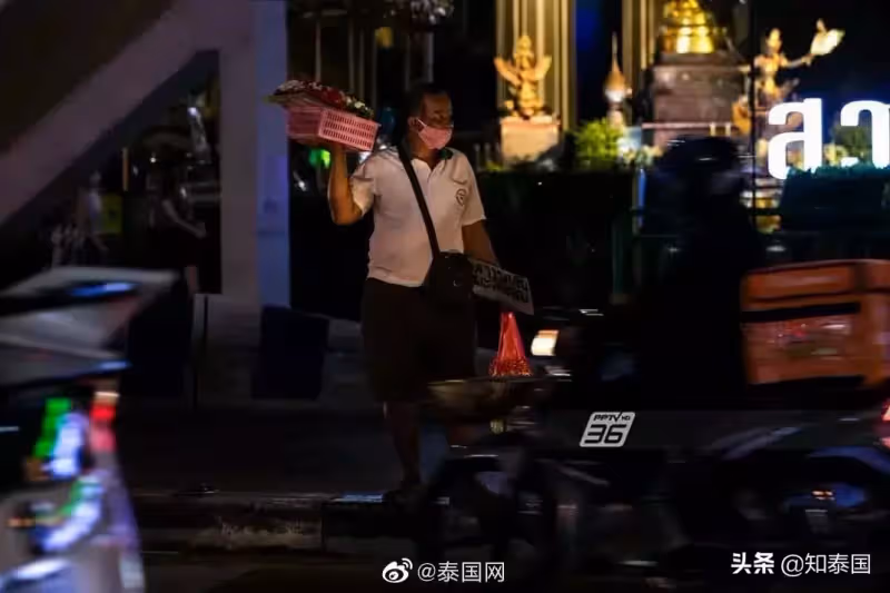 和3個老人一起生活！泰國10歲男孩「一人扛家計」　疫情期間在「街頭賣菜」不忘恩情：有錢一定還你
