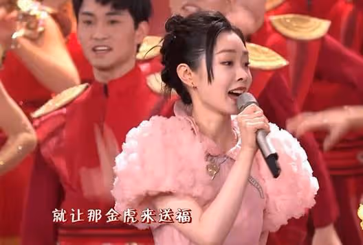 馬凡舒驚艷全場,張小斐美上熱搜,都比不過這群「鏗鏘玫瑰」