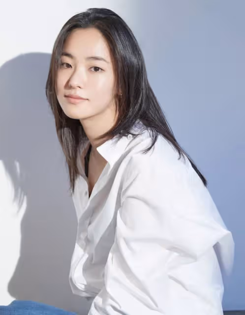 親哥哥一張照片,送她演員出道,現如今躋身韓國一線女星!