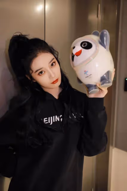 黃子韜卸妝後樣貌平凡? 衣品外表平平 哪裡配得上貌美的徐藝洋