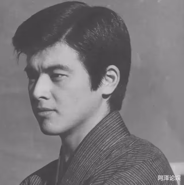 「極致東方美男」結婚42年零緋聞,網友:難怪能讓亞洲女神愛一輩子