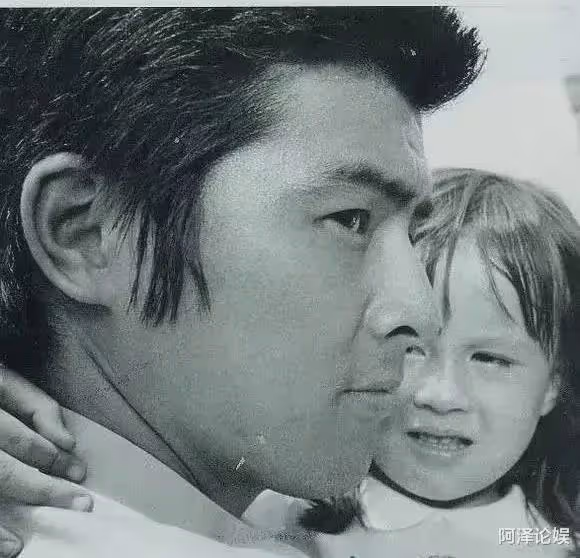 「極致東方美男」結婚42年零緋聞,網友:難怪能讓亞洲女神愛一輩子