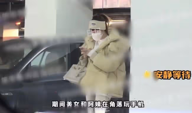 39歲男星與神秘美女外出逛街,舉止親密疑見家長,兩年前被拍同框