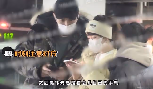 39歲男星與神秘美女外出逛街,舉止親密疑見家長,兩年前被拍同框