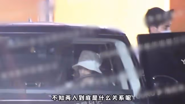 39歲男星與神秘美女外出逛街,舉止親密疑見家長,兩年前被拍同框