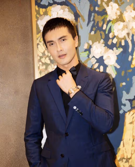 39歲男星與神秘美女外出逛街,舉止親密疑見家長,兩年前被拍同框