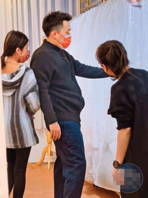 37歲男星被曝好事將近!與小12歲女友十指緊扣挑婚紗,交往已4年