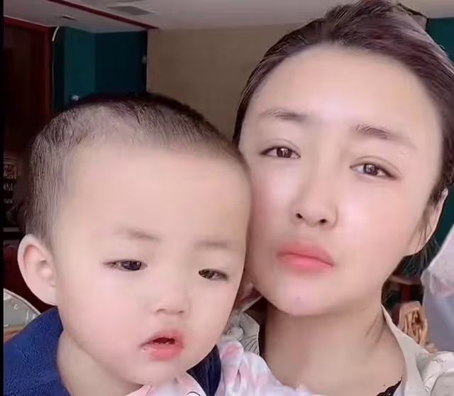 嬌嬌稱被趕盡殺絕!抱女兒搬離豪宅太憔悴,控訴趙本山視頻全刪除