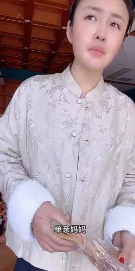 嬌嬌稱被趕盡殺絕!抱女兒搬離豪宅太憔悴,控訴趙本山視頻全刪除