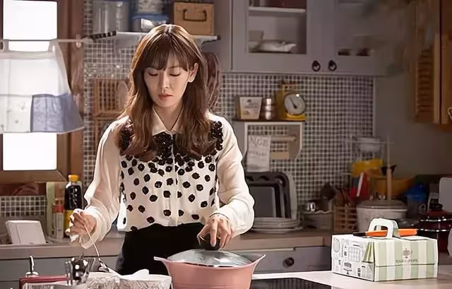 「閨女你眼瞎嗎？快讓女婿把你弟買房的錢結了」「你哪有女婿？」