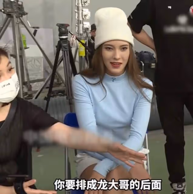 谷愛凌被導演丁晟約戲,面露難色顯猶豫,網友反對其進娛樂圈