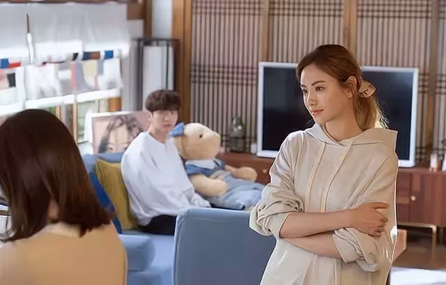 「不生二胎就滾」婆婆當眾罵兒媳,反被兒子懟:不看孩子,你也滾