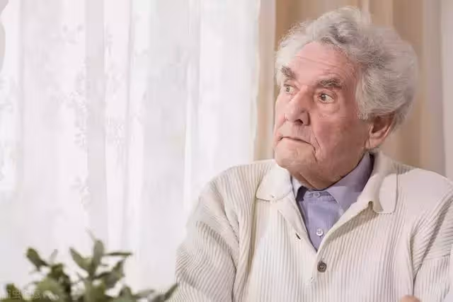 67歲老人哭訴:我有5個子女,12個孫,兒孫滿堂,卻不想過年