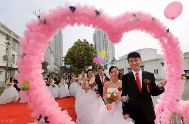 結婚當晚,婆婆定下四大規矩,婆婆:我也是這樣過來的,兒媳:滾