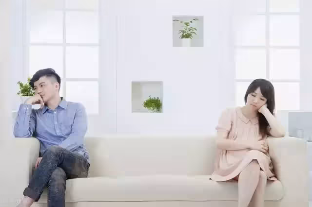 妻子:我只是回娘家,有必要離婚?我:你忘了掛電話,離婚