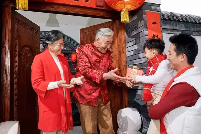 69歲老人:孩子回家過年,我卻不開心,不是沒錢,而是有苦說不出