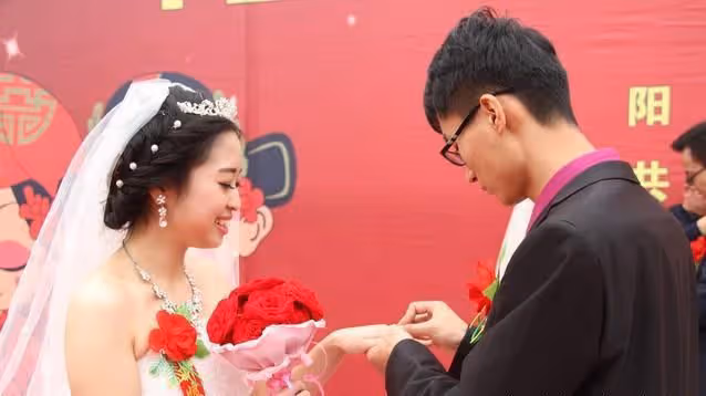 拿30萬給弟弟買婚房，還背了十年房貸，離婚後俺被娘家掃地出門
