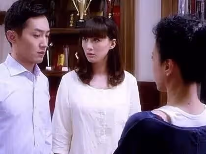 婆婆對媳婦大打出手,兒子一味偏袒親媽,媳婦拿出一張紙,全家蒙