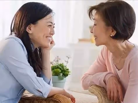 兒媳坐月子,俺出錢出力照顧,親戚來家看望,兒媳潑俺一身雞湯
