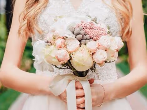 小叔結婚俺出五萬,他買房俺拿十萬,婆婆狂甩耳光,說句話蒙住