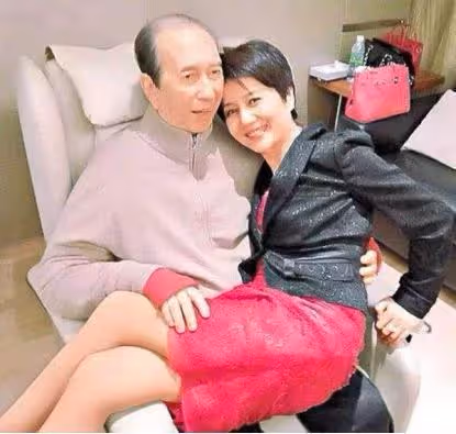 賭王頭七追悼會排場大，四房齊聚顯哀思，誰最愛賭王卻是一目了然