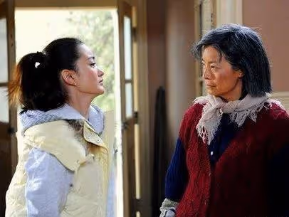 媳婦進門半年,一直不交工資卡,婆婆給她立規矩,媳婦說句話,蒙