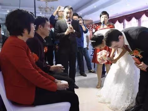 婆婆腿痛,請兒子媳婦回家伺候,媳婦回復,她撤銷2萬轉帳