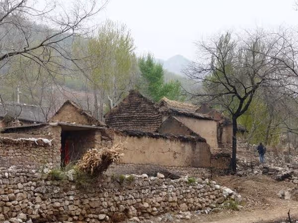 我求婚,女友讓我給她爸媽養老,一胎隨她姓,訂婚後又要十萬彩禮