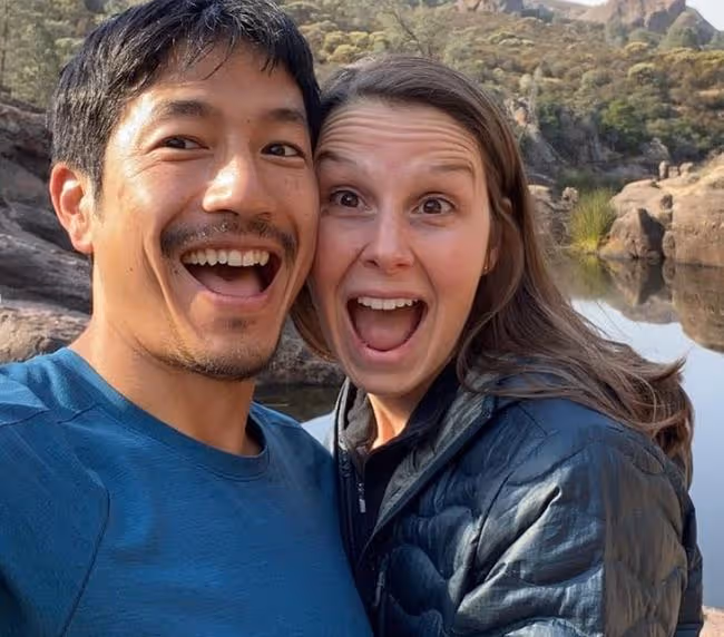 鄭佩佩兒子與洋女友秀恩愛!稱父母婚姻失敗,曾令他不懂如何去愛