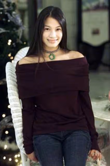 鄭佩佩兒子與洋女友秀恩愛!稱父母婚姻失敗,曾令他不懂如何去愛