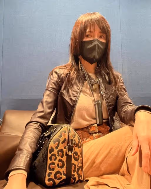 木村拓哉孤身一人遛狗,網友:是不是嫌妻女熱衷曬圖出門躲清靜?