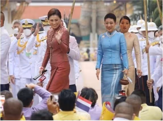 泰王全家2月齊聚亮相,國王夫婦只帶公主同行,詩妮娜復出無望