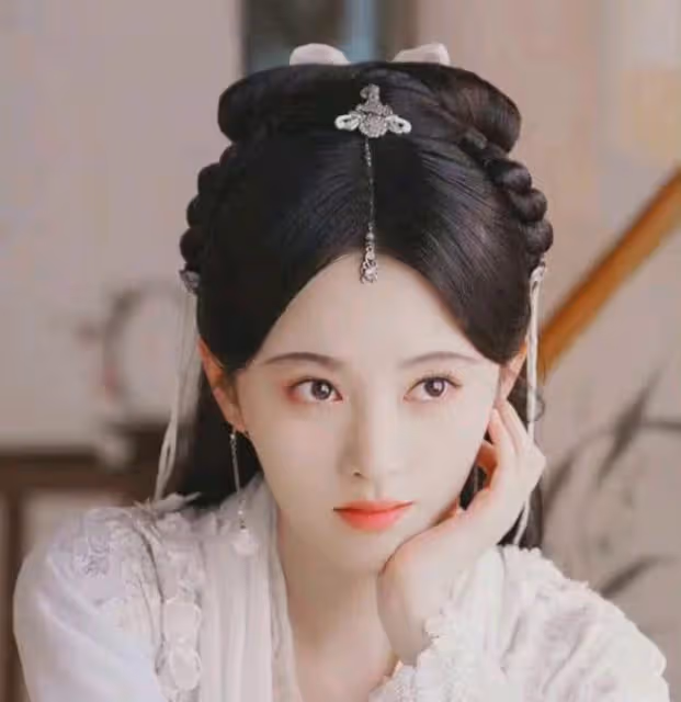 鞠婧禕《仙劍四》造型,妝容與之前有不同,這次真的進步了!