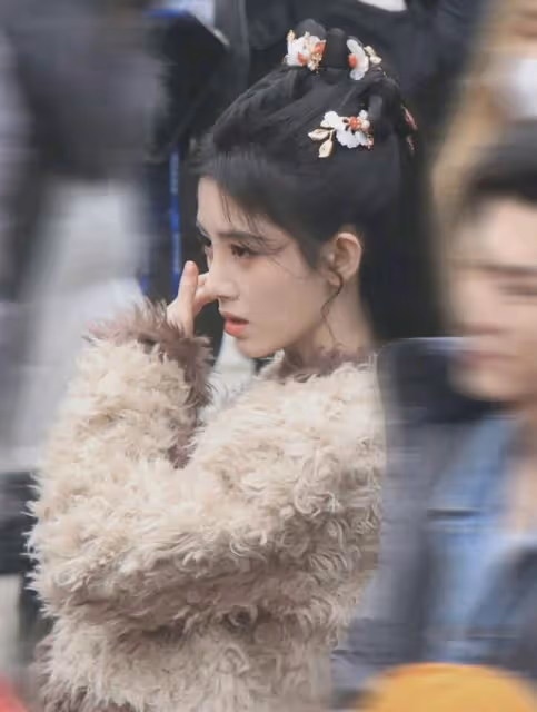鞠婧禕《仙劍四》造型,妝容與之前有不同,這次真的進步了!