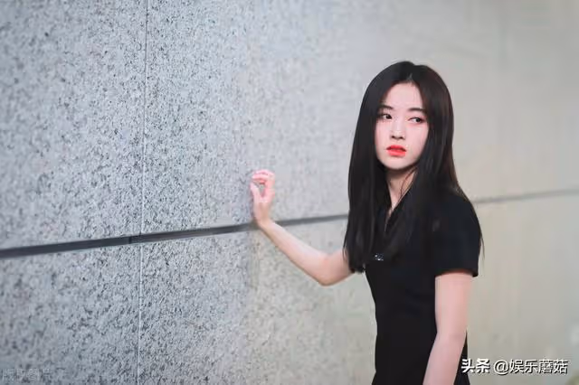 所謂「4K年的美女」上了熱搜,搞不清這個人怎麼火起來的