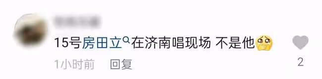 男歌手因犯罪被捕！戴手銬腳銬遭兩警察押送，現場曝光身份引猜測