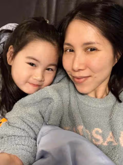 38歲患癌女星病情加重！媽媽崩潰願以命換命，4歲女兒對牆偷落淚