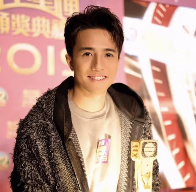 突發！TVB帥氣小生做冬奧記者因缺氧暈倒，被緊急送往醫院治療