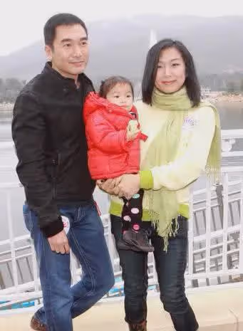 她獲選港姐因丑被罵3年,和丈夫相愛11年,孩子顏值讓港媒道歉