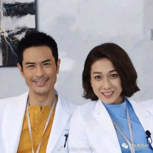鄭嘉穎翹實馬國明冧到爆！鍾嘉欣周家怡搭腳曬閨蜜情