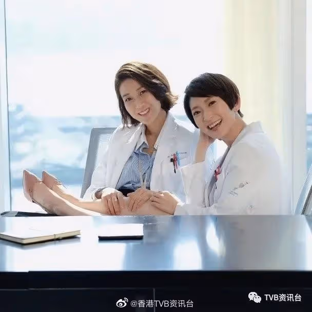 鄭嘉穎翹實馬國明冧到爆！鍾嘉欣周家怡搭腳曬閨蜜情