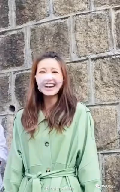 鄭嘉穎翹實馬國明冧到爆！鍾嘉欣周家怡搭腳曬閨蜜情