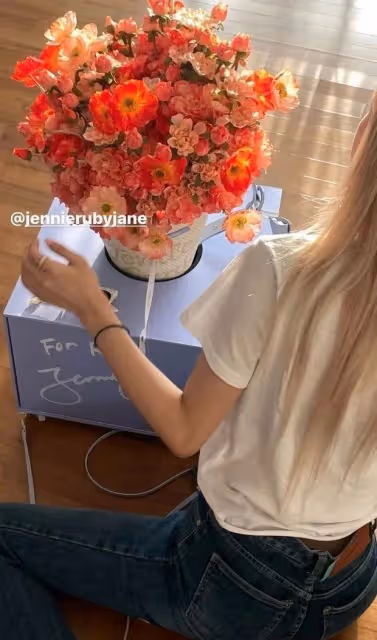 aespa集體中斷更新bubble?此舉為何;JENNIE演藝圈的人脈如何?