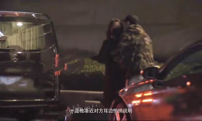 胡彥斌街頭緊摟神秘美女,當眾貼耳熱聊,還深夜轉場與楊天真聚會
