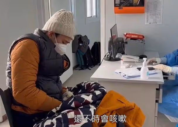 TVB男星冬奧會突暈倒!被兩人抬上擔架走路需攙扶,現場畫面曝光