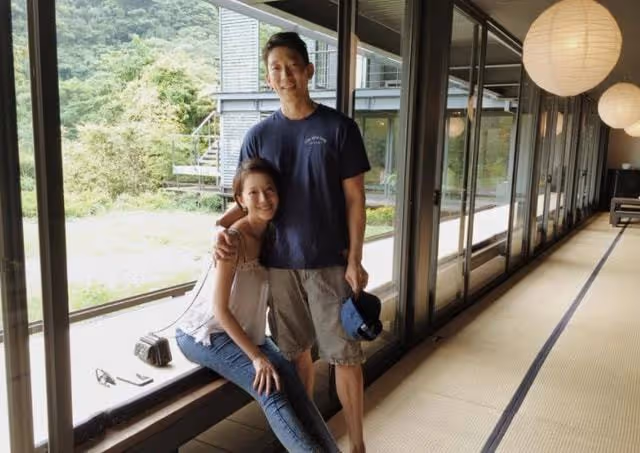 41歲女星被曝懷第四胎!與人合影肚子凸孕味足,嫁富豪7年頻吵架