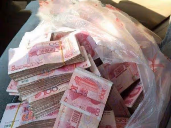 公公車禍去世獲賠40萬,我弟找老公借28萬買房,我一分不給