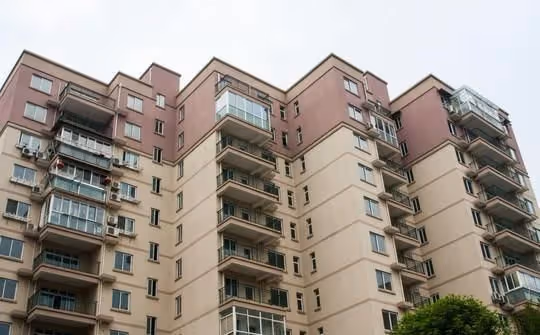 兒子找女兒借十萬買房,如今我讓女兒撕掉借條,女婿鬧離婚